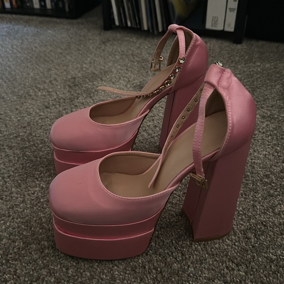 Cute coquette pink platforms heels Size 7.5. - Picture 3 of 7